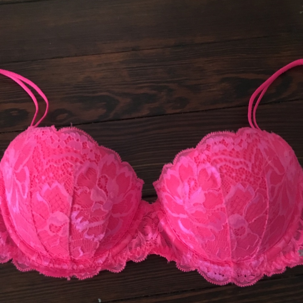 VS Pink 34B pink bra
